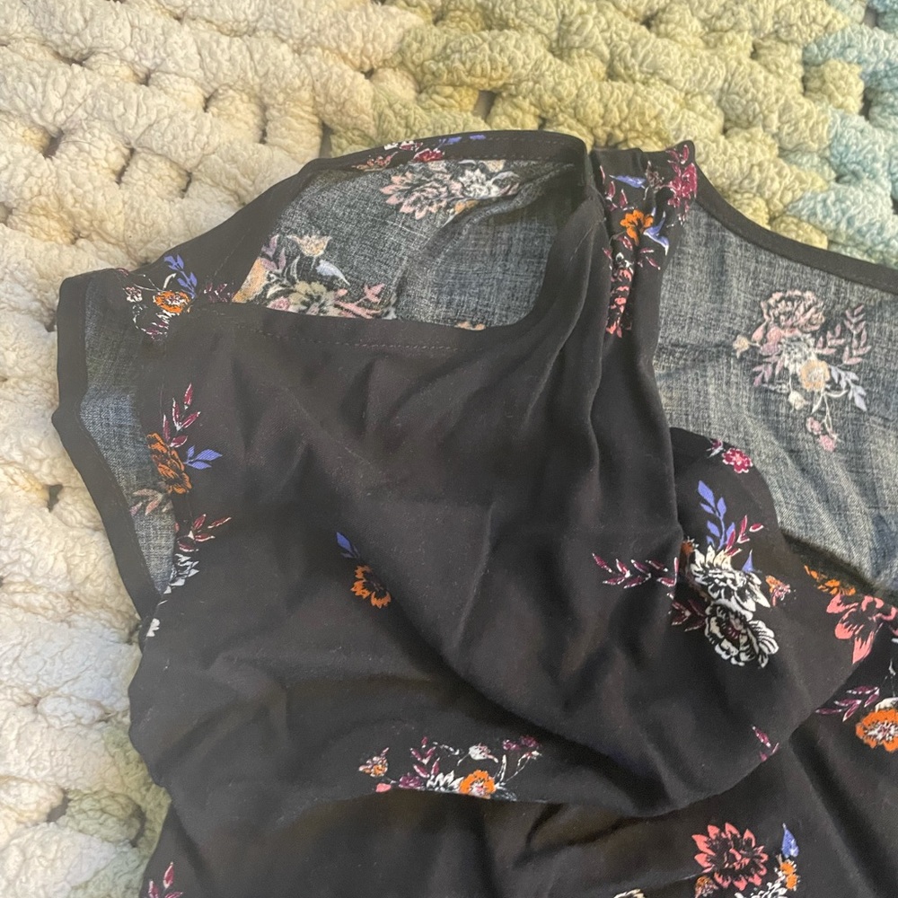 Floral Top - Picture 3 of 3